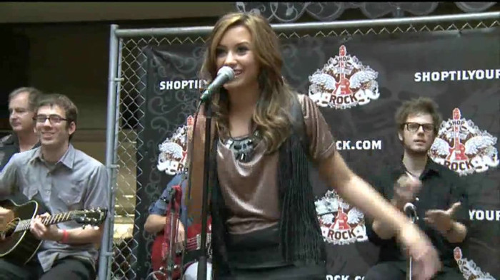 Demi Lovato  Live at Glendale Galleria  in LA for Cambio in HD 03101