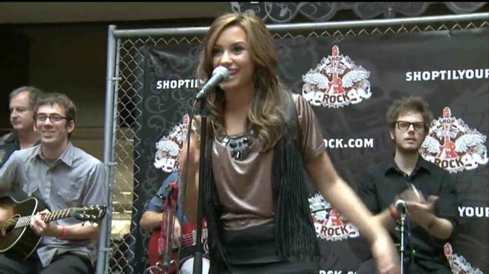 Demi Lovato  Live at Glendale Galleria  in LA for Cambio in HD 03102