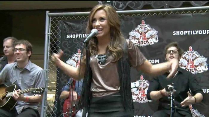 Demi Lovato  Live at Glendale Galleria  in LA for Cambio in HD 03113