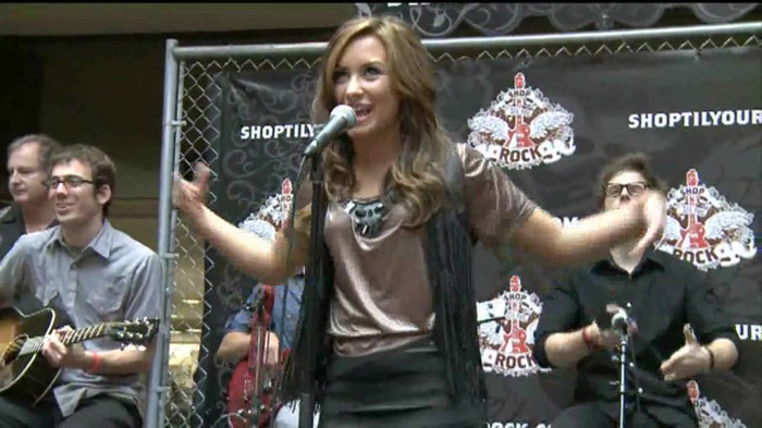 Demi Lovato  Live at Glendale Galleria  in LA for Cambio in HD 03115