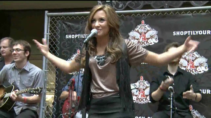 Demi Lovato  Live at Glendale Galleria  in LA for Cambio in HD 03117