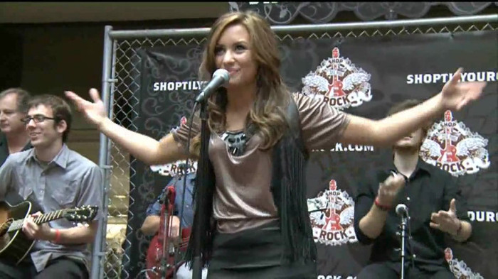 Demi Lovato  Live at Glendale Galleria  in LA for Cambio in HD 03118