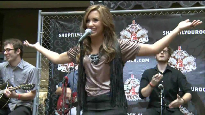 Demi Lovato  Live at Glendale Galleria  in LA for Cambio in HD 03131