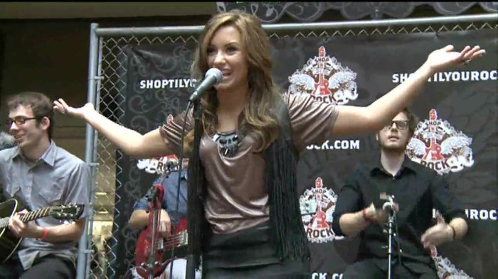 Demi Lovato  Live at Glendale Galleria  in LA for Cambio in HD 03136