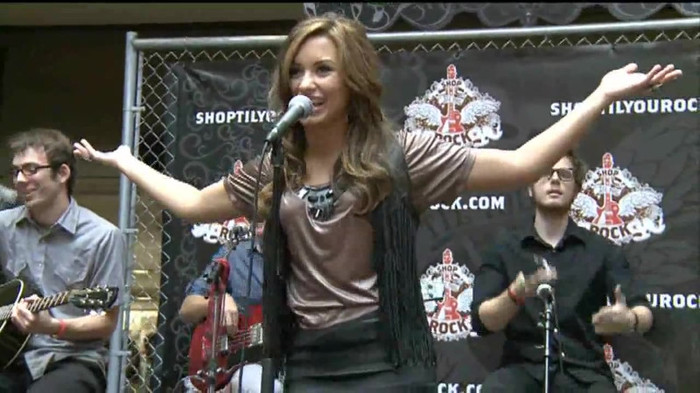 Demi Lovato  Live at Glendale Galleria  in LA for Cambio in HD 03137
