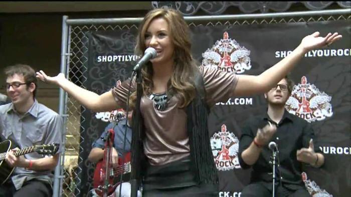 Demi Lovato  Live at Glendale Galleria  in LA for Cambio in HD 03139