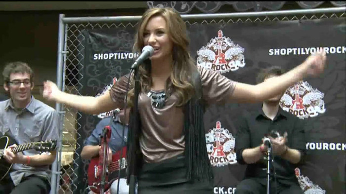 Demi Lovato  Live at Glendale Galleria  in LA for Cambio in HD 03145