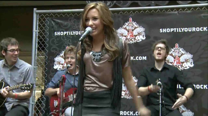 Demi Lovato  Live at Glendale Galleria  in LA for Cambio in HD 03155