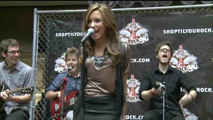 Demi Lovato  Live at Glendale Galleria  in LA for Cambio in HD 03157