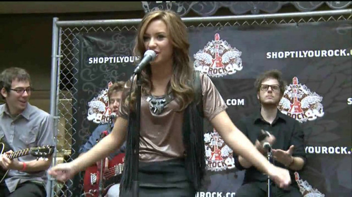 Demi Lovato  Live at Glendale Galleria  in LA for Cambio in HD 03169