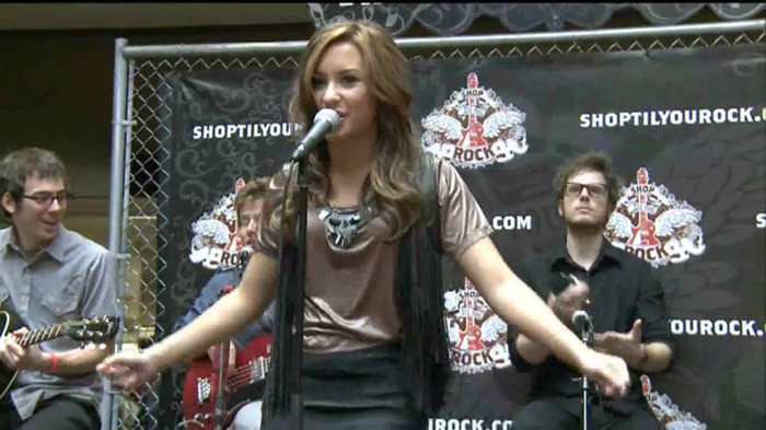 Demi Lovato  Live at Glendale Galleria  in LA for Cambio in HD 03170