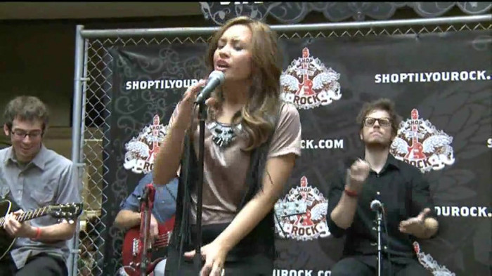 Demi Lovato  Live at Glendale Galleria  in LA for Cambio in HD 03191