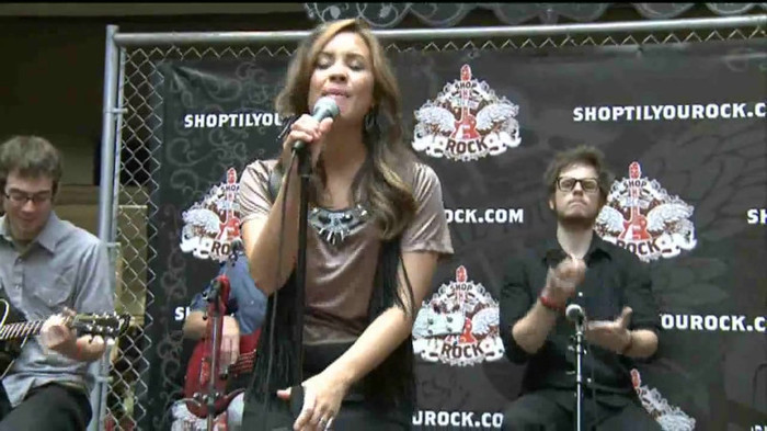 Demi Lovato  Live at Glendale Galleria  in LA for Cambio in HD 03211 - Demilush - Live at Glendale Galleria in LA for Cambio Part oo6