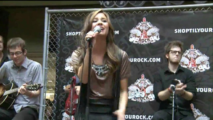 Demi Lovato  Live at Glendale Galleria  in LA for Cambio in HD 03302