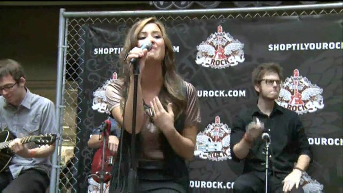 Demi Lovato  Live at Glendale Galleria  in LA for Cambio in HD 03315