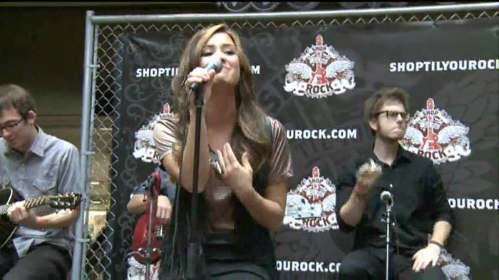 Demi Lovato  Live at Glendale Galleria  in LA for Cambio in HD 03316