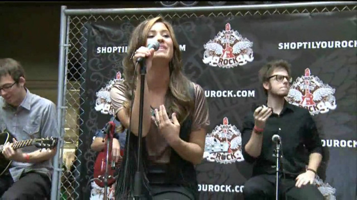 Demi Lovato  Live at Glendale Galleria  in LA for Cambio in HD 03318