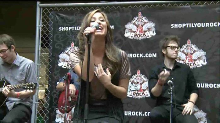 Demi Lovato  Live at Glendale Galleria  in LA for Cambio in HD 03326