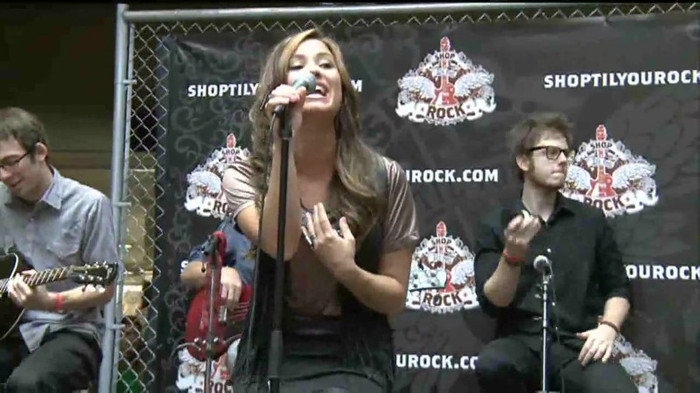 Demi Lovato  Live at Glendale Galleria  in LA for Cambio in HD 03327