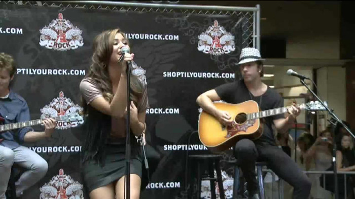 Demi Lovato  Live at Glendale Galleria  in LA for Cambio in HD 03329