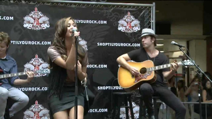 Demi Lovato  Live at Glendale Galleria  in LA for Cambio in HD 03333