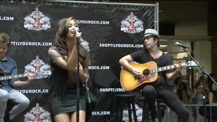 Demi Lovato  Live at Glendale Galleria  in LA for Cambio in HD 03335