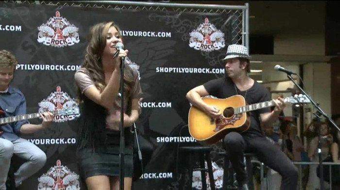 Demi Lovato  Live at Glendale Galleria  in LA for Cambio in HD 03340