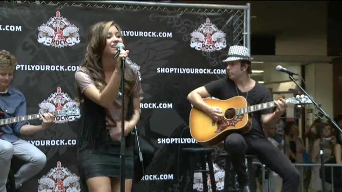 Demi Lovato  Live at Glendale Galleria  in LA for Cambio in HD 03342