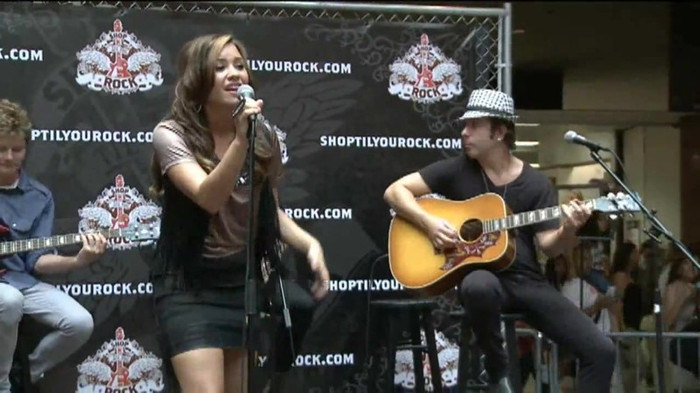 Demi Lovato  Live at Glendale Galleria  in LA for Cambio in HD 03352