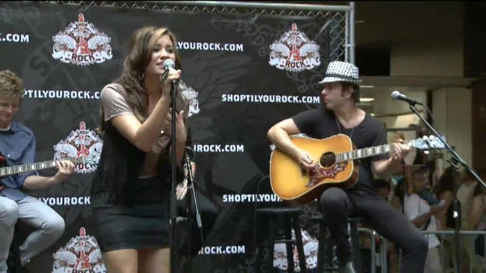 Demi Lovato  Live at Glendale Galleria  in LA for Cambio in HD 03359