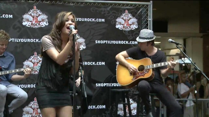 Demi Lovato  Live at Glendale Galleria  in LA for Cambio in HD 03364
