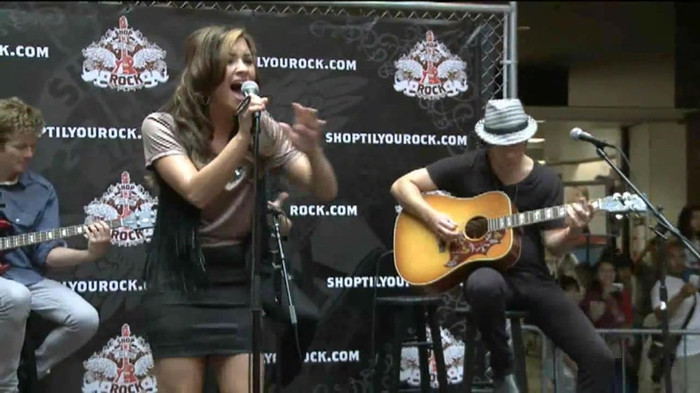 Demi Lovato  Live at Glendale Galleria  in LA for Cambio in HD 03388