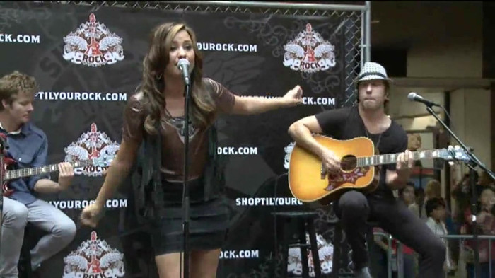 Demi Lovato  Live at Glendale Galleria  in LA for Cambio in HD 03417