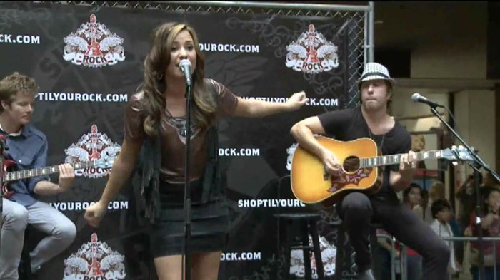 Demi Lovato  Live at Glendale Galleria  in LA for Cambio in HD 03418