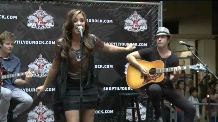 Demi Lovato  Live at Glendale Galleria  in LA for Cambio in HD 03421
