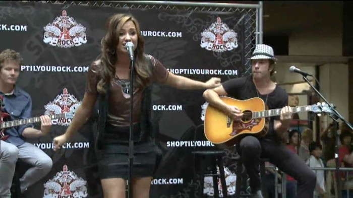 Demi Lovato  Live at Glendale Galleria  in LA for Cambio in HD 03423