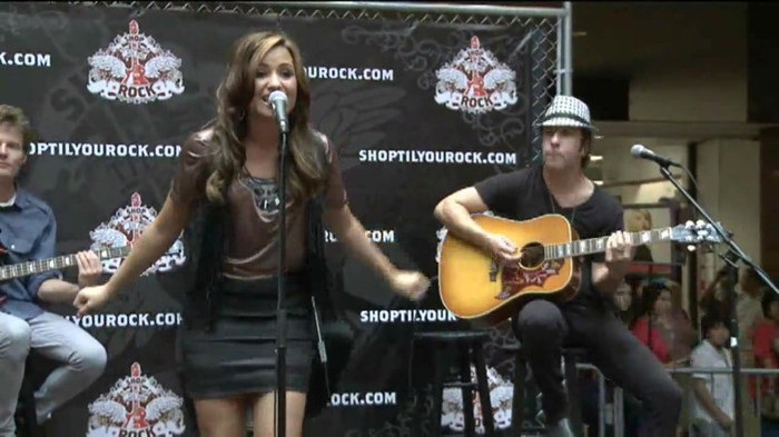 Demi Lovato  Live at Glendale Galleria  in LA for Cambio in HD 03433