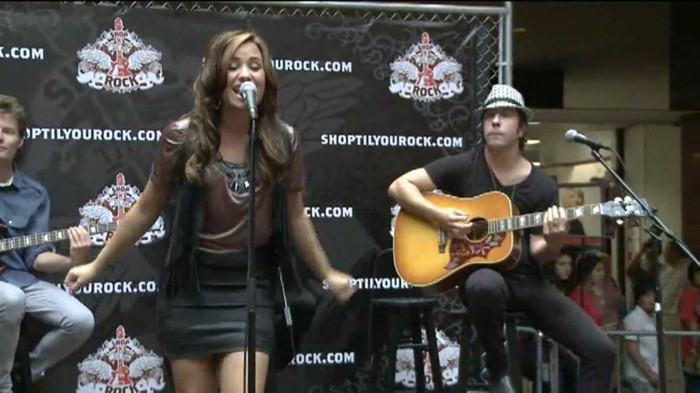 Demi Lovato  Live at Glendale Galleria  in LA for Cambio in HD 03436