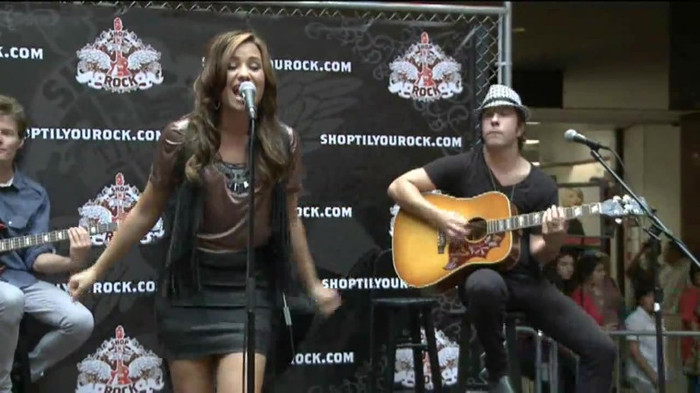 Demi Lovato  Live at Glendale Galleria  in LA for Cambio in HD 03437