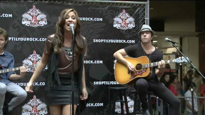 Demi Lovato  Live at Glendale Galleria  in LA for Cambio in HD 03441