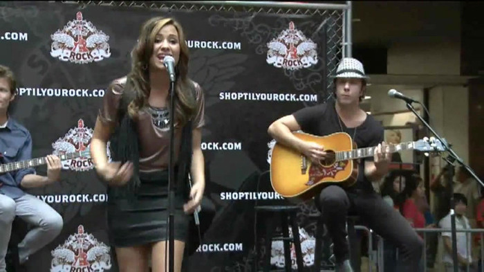 Demi Lovato  Live at Glendale Galleria  in LA for Cambio in HD 03446