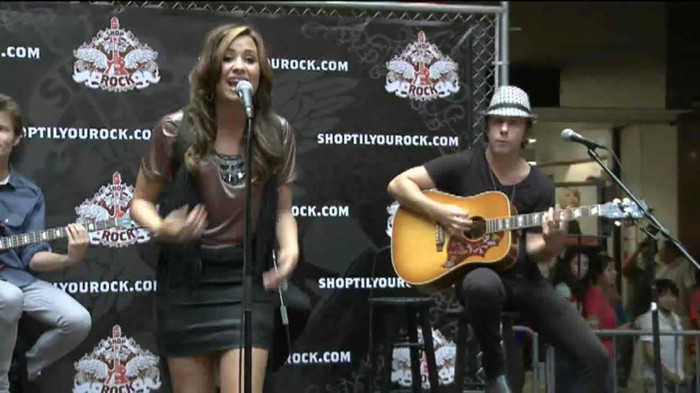 Demi Lovato  Live at Glendale Galleria  in LA for Cambio in HD 03447