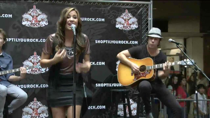 Demi Lovato  Live at Glendale Galleria  in LA for Cambio in HD 03449