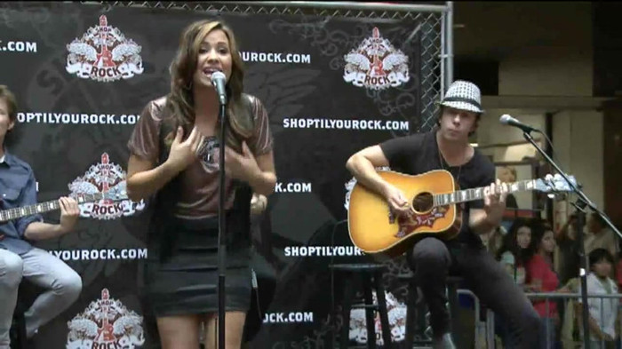 Demi Lovato  Live at Glendale Galleria  in LA for Cambio in HD 03452