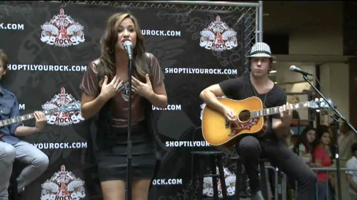 Demi Lovato  Live at Glendale Galleria  in LA for Cambio in HD 03462