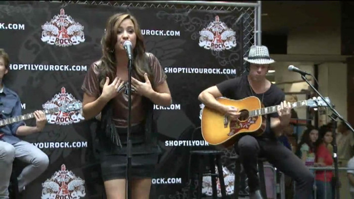 Demi Lovato  Live at Glendale Galleria  in LA for Cambio in HD 03467