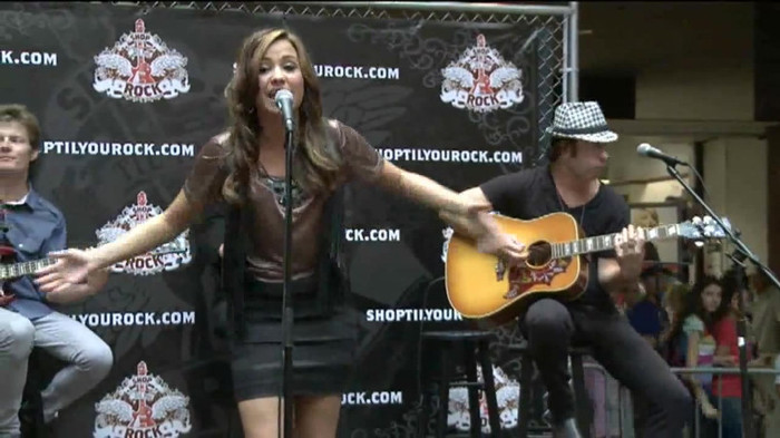 Demi Lovato  Live at Glendale Galleria  in LA for Cambio in HD 03475