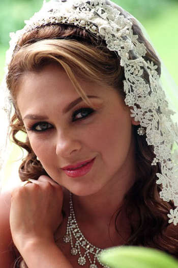 18e48f6aracely012mc_400x600p - IMBRATISARI PATIMASE