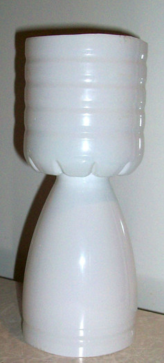 7 - Confectionarea unui ghiveci dintr-o sticla de lapte
