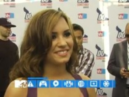 Vh1 Do Something Awards 2010-Red Carpet Interview - Demilush - Vh1 Do Something Awards 2010 - Red Carpet Interview Part oo1